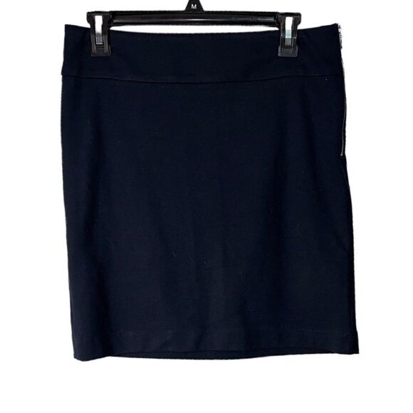 Banana Republic || Black Pencil Skirt || 6 - Picture 1 of 3